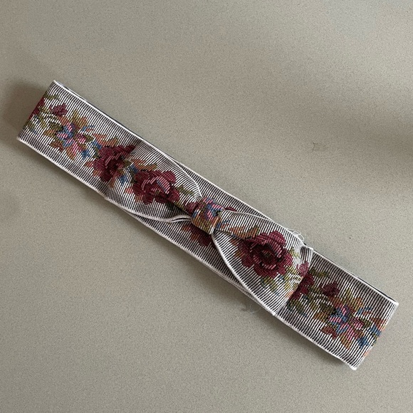 Vintage Handmade Floral Bow front belt - Picture 1 of 4